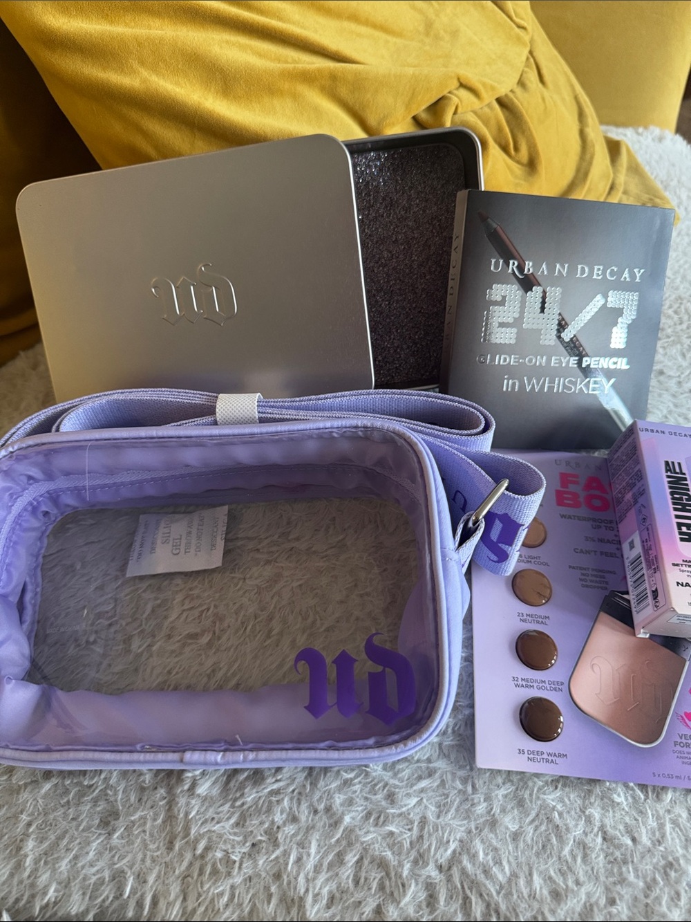 Urban Decay Gift Set with Eye Pencil, Metal Tin Box, Clear Pouch, Setting Spray